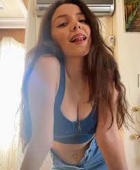 İzmir Çeşme Escort: Yaz Tatilinin En Özel ve Lüks Deneyimi